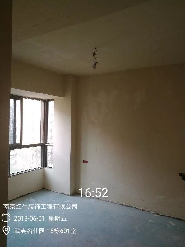 南京武夷名仕園124平米簡(jiǎn)美風(fēng)格裝修  享受家?guī)淼臏囟?2六月份_漆工上場(chǎng)